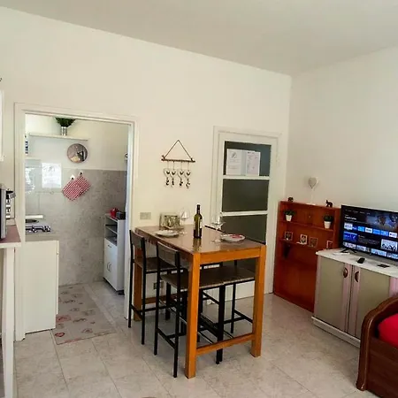 Sweetheart Apartment *